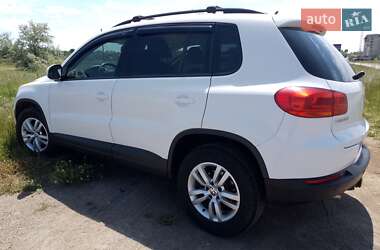 Внедорожник / Кроссовер Volkswagen Tiguan 2016 в 