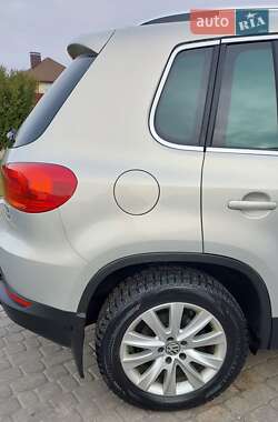 Позашляховик / Кросовер Volkswagen Tiguan 2012 в 