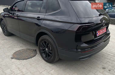 Внедорожник / Кроссовер Volkswagen Tiguan 2023 в 