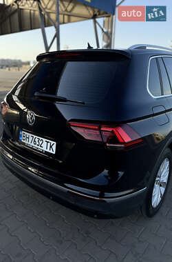 Внедорожник / Кроссовер Volkswagen Tiguan 2019 в 