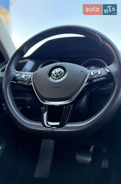 Внедорожник / Кроссовер Volkswagen Tiguan 2019 в 