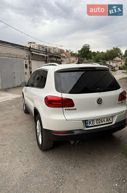 Позашляховик / Кросовер Volkswagen Tiguan 2015 в 