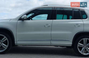 Внедорожник / Кроссовер Volkswagen Tiguan 2016 в 