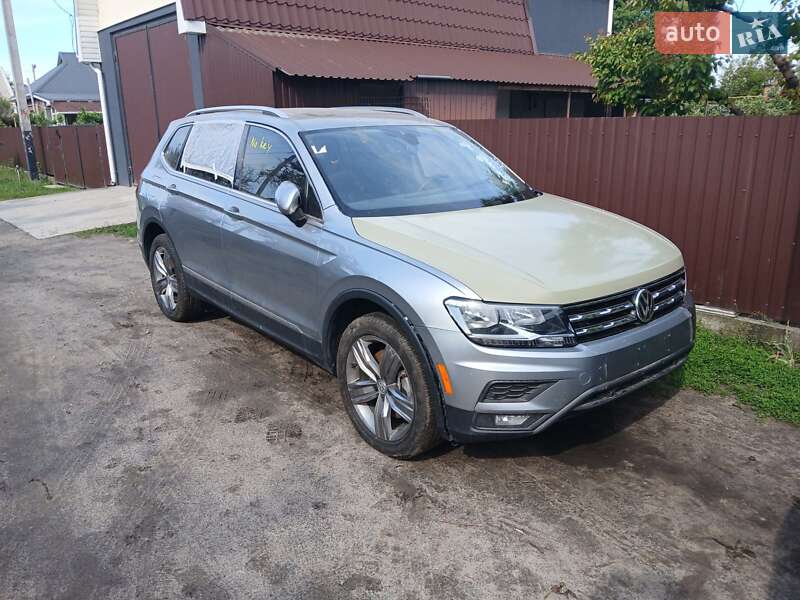 Внедорожник / Кроссовер Volkswagen Tiguan 2021 в 