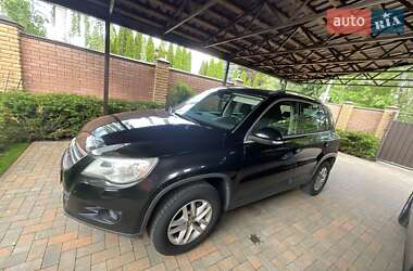 Внедорожник / Кроссовер Volkswagen Tiguan 2011 в Киеве