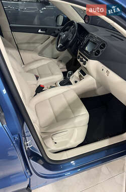 Внедорожник / Кроссовер Volkswagen Tiguan 2016 в 