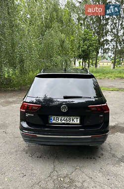 Позашляховик / Кросовер Volkswagen Tiguan 2017 в 