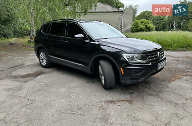Позашляховик / Кросовер Volkswagen Tiguan 2017 в 