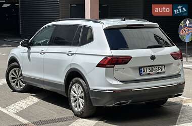 Внедорожник / Кроссовер Volkswagen Tiguan 2018 в 