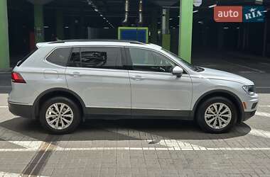 Внедорожник / Кроссовер Volkswagen Tiguan 2018 в 