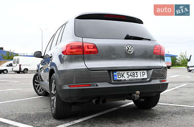 Внедорожник / Кроссовер Volkswagen Tiguan 2014 в 