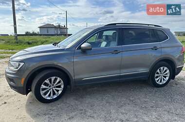 Внедорожник / Кроссовер Volkswagen Tiguan 2018 в 
