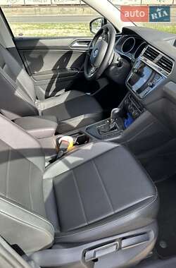 Внедорожник / Кроссовер Volkswagen Tiguan 2018 в 