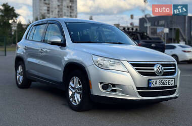 Позашляховик / Кросовер Volkswagen Tiguan 2010 в Києві