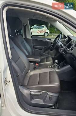 Внедорожник / Кроссовер Volkswagen Tiguan 2016 в 