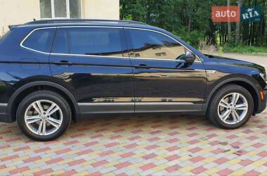 Позашляховик / Кросовер Volkswagen Tiguan 2018 в 