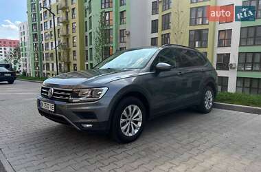 Внедорожник / Кроссовер Volkswagen Tiguan 2017 в Ровно
