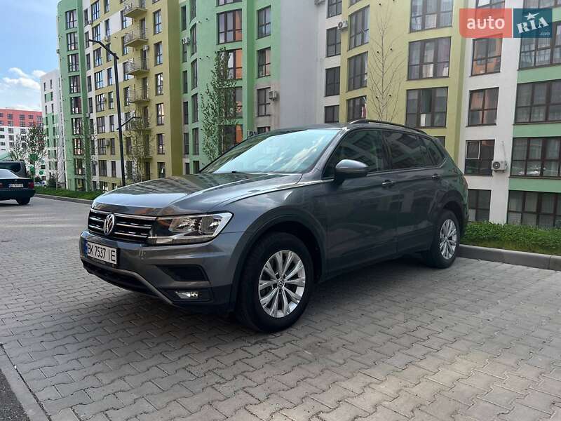 Позашляховик / Кросовер Volkswagen Tiguan 2017 в 