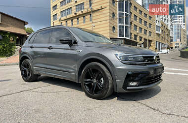 Внедорожник / Кроссовер Volkswagen Tiguan 2020 в 