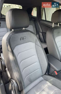 Внедорожник / Кроссовер Volkswagen Tiguan 2020 в 