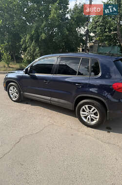 Внедорожник / Кроссовер Volkswagen Tiguan 2012 в 
