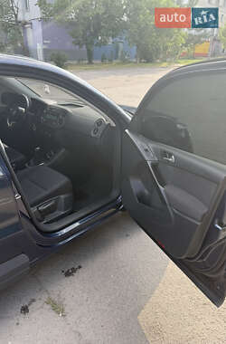 Внедорожник / Кроссовер Volkswagen Tiguan 2012 в 