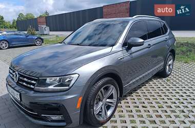 Внедорожник / Кроссовер Volkswagen Tiguan 2018 в 