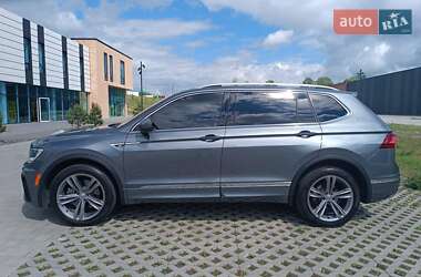 Внедорожник / Кроссовер Volkswagen Tiguan 2018 в 