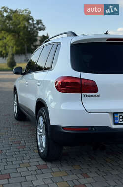 Внедорожник / Кроссовер Volkswagen Tiguan 2011 в 