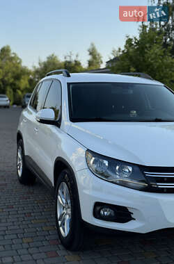 Внедорожник / Кроссовер Volkswagen Tiguan 2011 в 