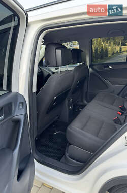 Внедорожник / Кроссовер Volkswagen Tiguan 2011 в 
