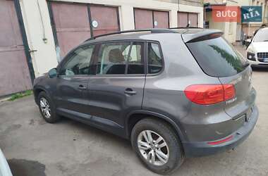 Позашляховик / Кросовер Volkswagen Tiguan 2016 в 