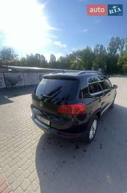 Внедорожник / Кроссовер Volkswagen Tiguan 2012 в 
