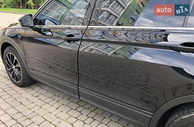 Внедорожник / Кроссовер Volkswagen Tiguan 2019 в 