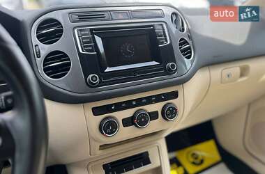 Внедорожник / Кроссовер Volkswagen Tiguan 2016 в 