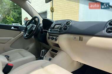 Внедорожник / Кроссовер Volkswagen Tiguan 2016 в 