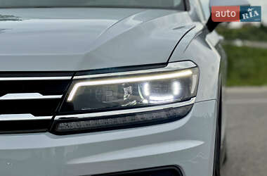 Внедорожник / Кроссовер Volkswagen Tiguan 2018 в 