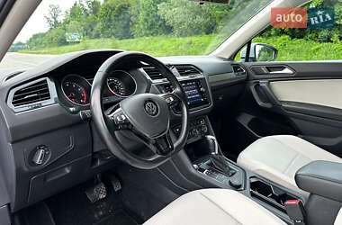 Внедорожник / Кроссовер Volkswagen Tiguan 2018 в 