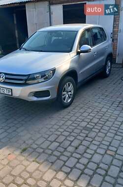 Внедорожник / Кроссовер Volkswagen Tiguan 2012 в 