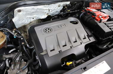 Позашляховик / Кросовер Volkswagen Tiguan 2014 в 