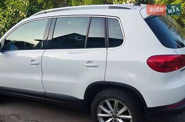Внедорожник / Кроссовер Volkswagen Tiguan 2015 в 