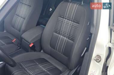 Внедорожник / Кроссовер Volkswagen Tiguan 2015 в 