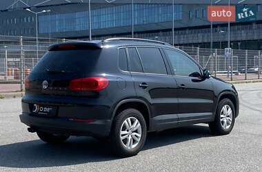 Внедорожник / Кроссовер Volkswagen Tiguan 2015 в 