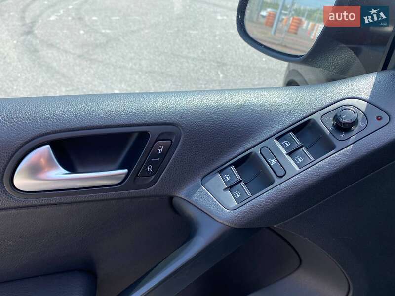 Внедорожник / Кроссовер Volkswagen Tiguan 2015 в Львове