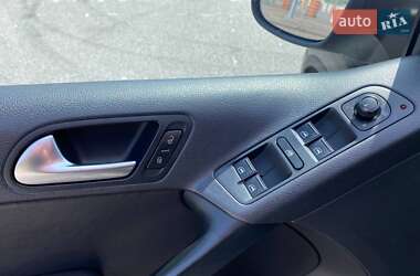 Внедорожник / Кроссовер Volkswagen Tiguan 2015 в 