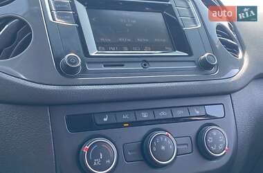 Внедорожник / Кроссовер Volkswagen Tiguan 2015 в 