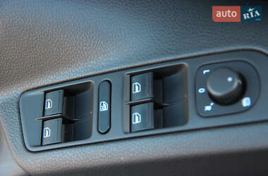 Внедорожник / Кроссовер Volkswagen Tiguan 2012 в 