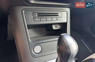 Внедорожник / Кроссовер Volkswagen Tiguan 2016 в 