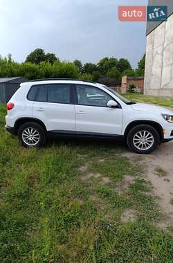 Позашляховик / Кросовер Volkswagen Tiguan 2014 в 