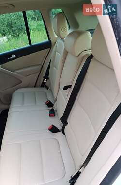 Позашляховик / Кросовер Volkswagen Tiguan 2014 в 